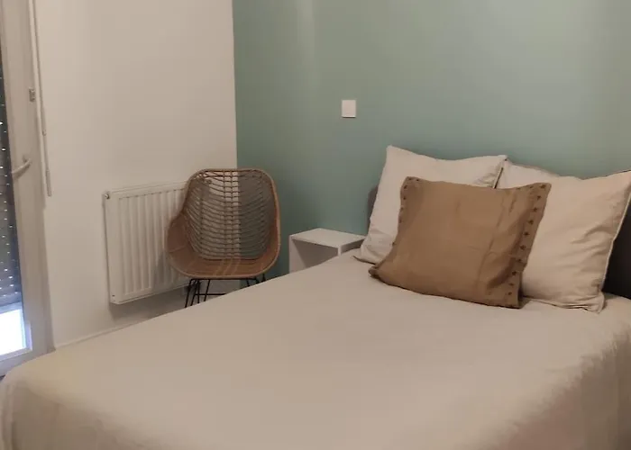 T3 Avec Terrasse Proche De Parking Tram